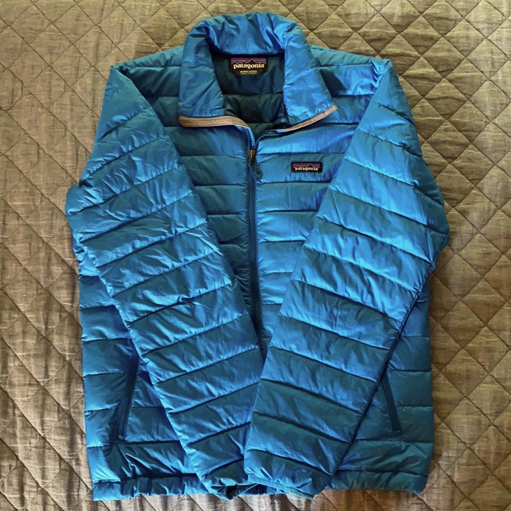 Patagonia men’s medium down sweater